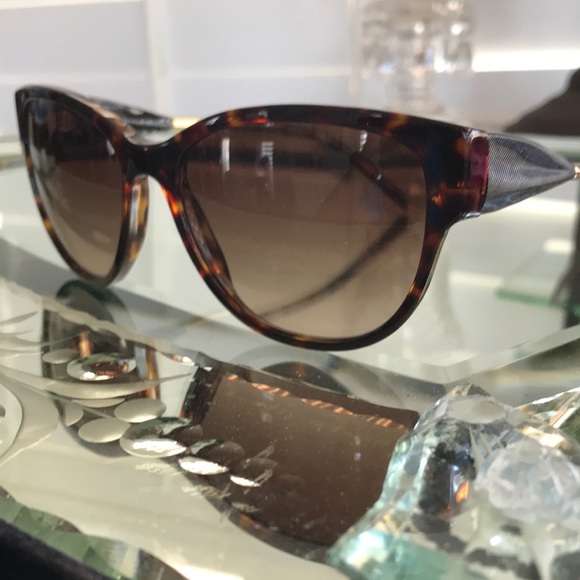 Burberry women’s sunglasses. - Picture 1 of 8